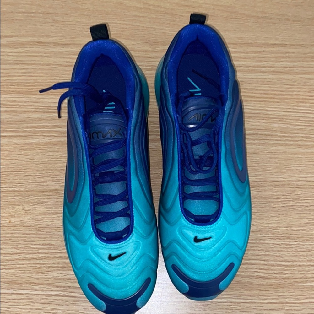 NIKE AIR MAX